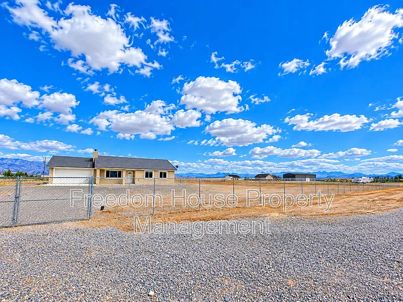 2 bed, 2.0 bath, 1362 sqft, $1,741 — Photo 3