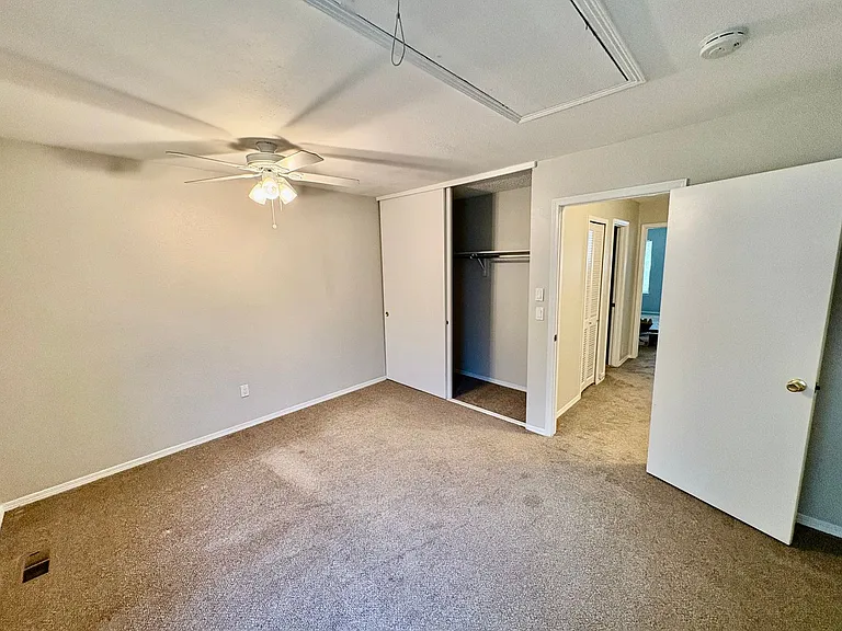 2569 E Nichols Cir — Photo 16