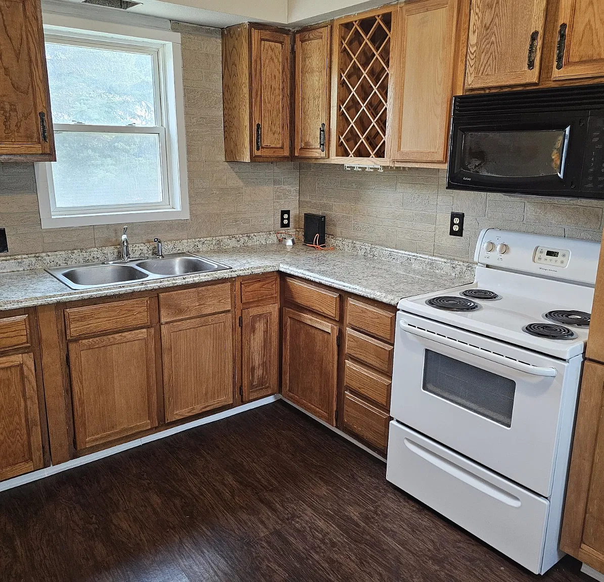504 Western Avenue - 1 — Photo 2