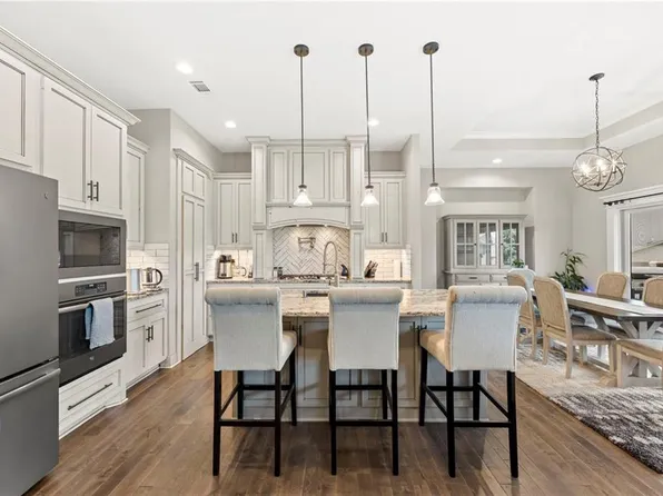 24735 W 91st Pl, Lenexa, KS 66227