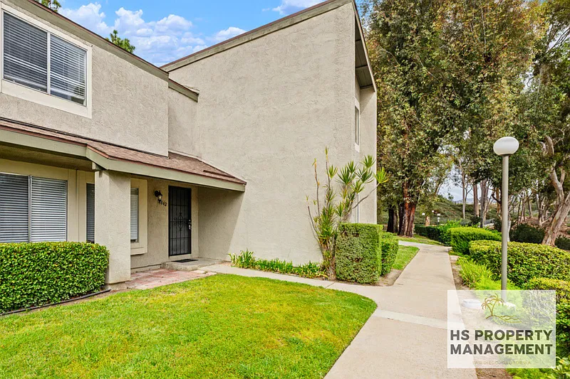 4 bed, 2.5 bath, 1400 sqft, $3,980 — Photo 3