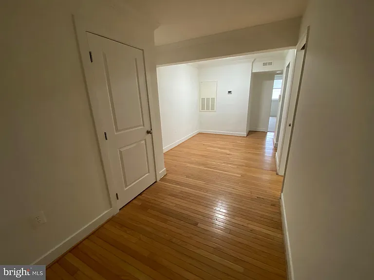 2838 Hartford St SE #304 — Photo 2