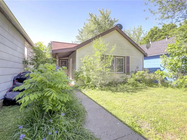 817 Dakota St, Leavenworth, KS 66048