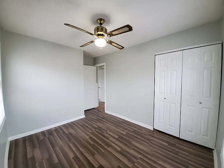 408 Desmond Dr — Photo 18