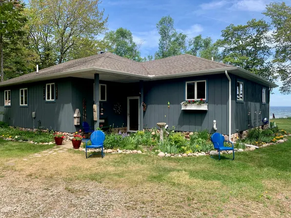 9118 N Whitefish Point Rd, Paradise, MI 49768