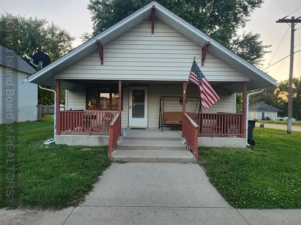 810 Templin St, Palmer, NE 68864