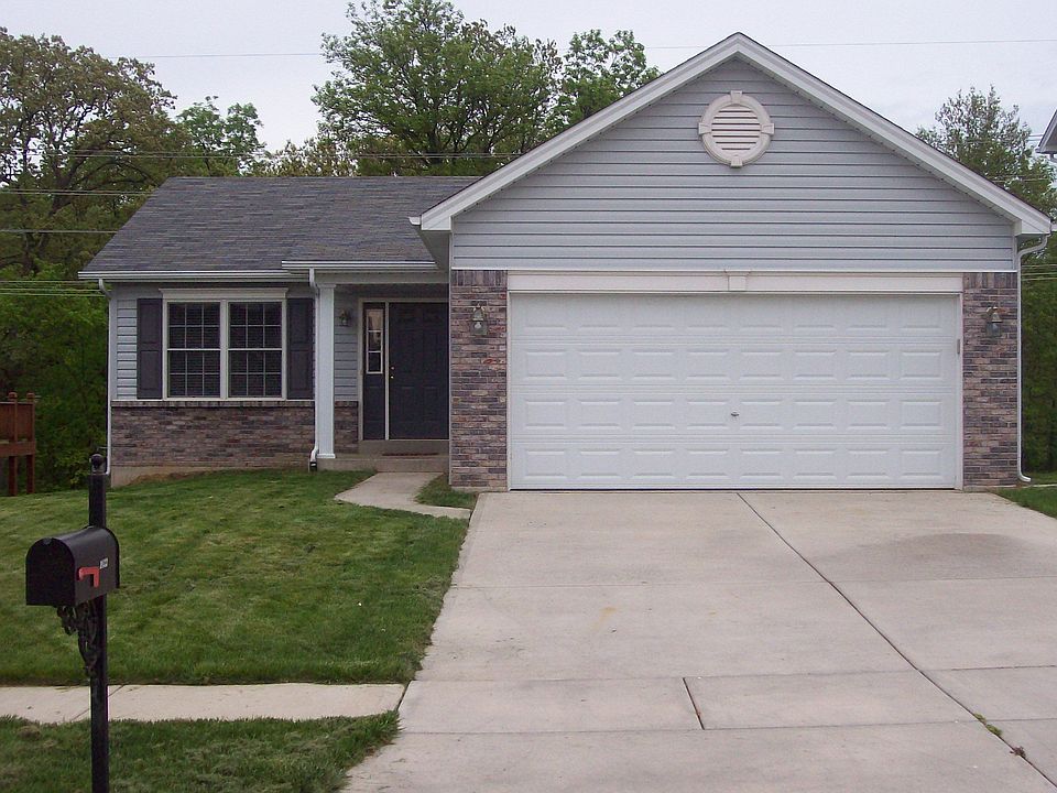 Vinyl sided enclosed soffit&facia
