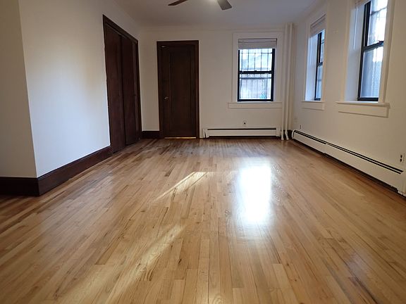 4th image of 207 Carlton Ave #1