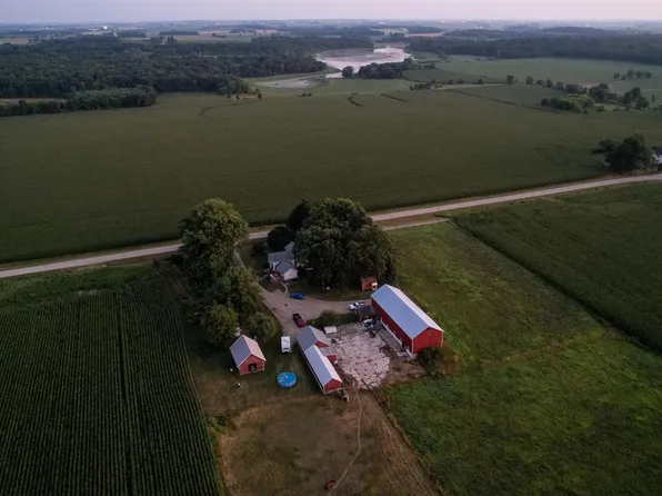 W5102 Bradley Rd, Rio, WI 53960