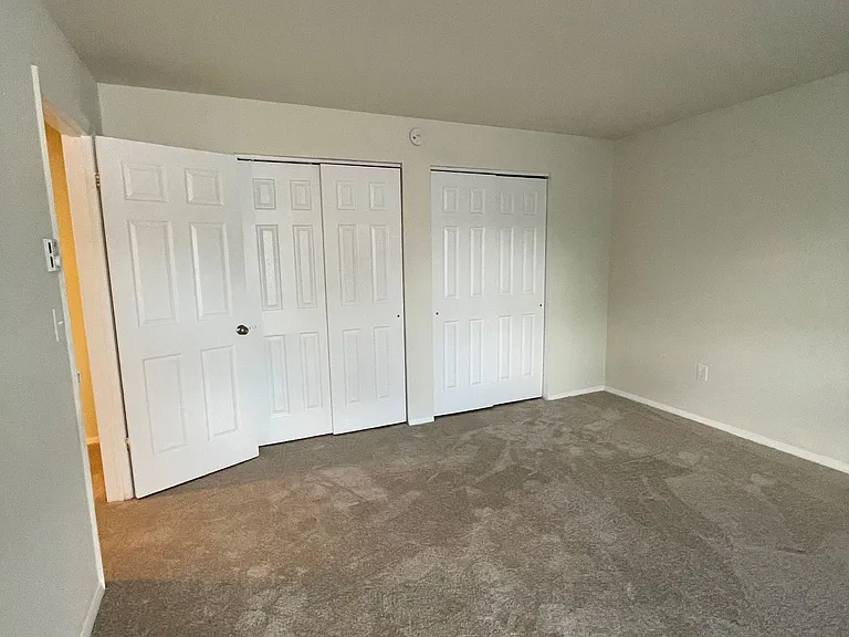 Skidmore Apartments — Photo 28