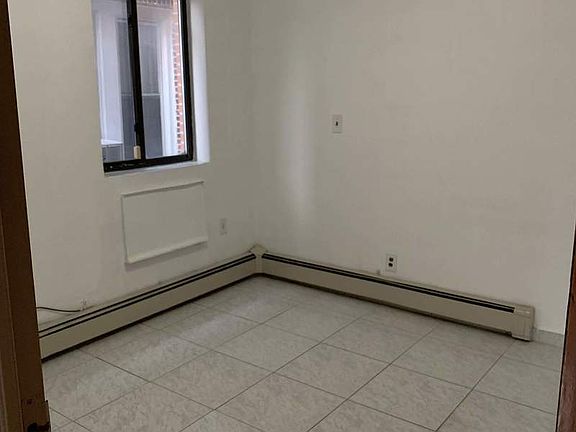 4th image of 2570 38th St #1