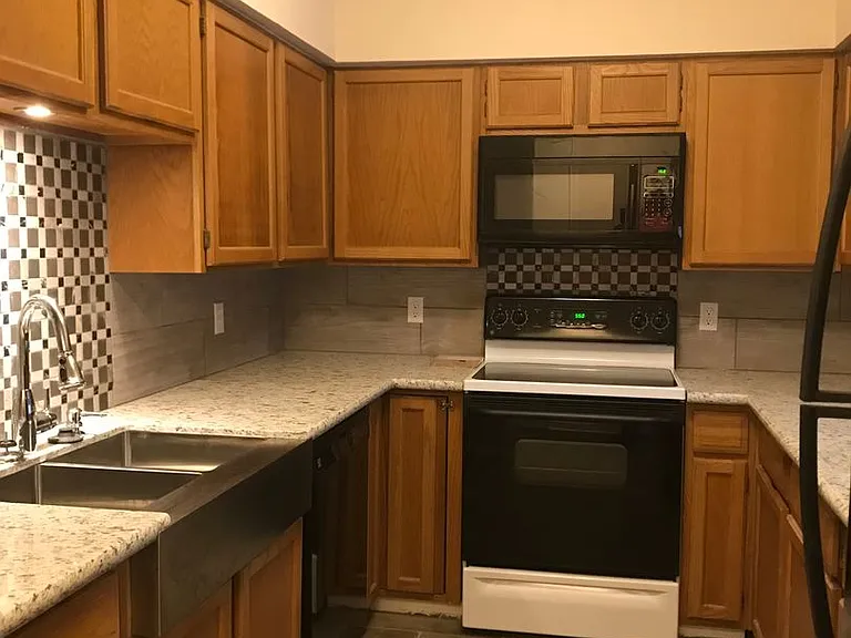 957 Bayou Trace Dr — Photo 2