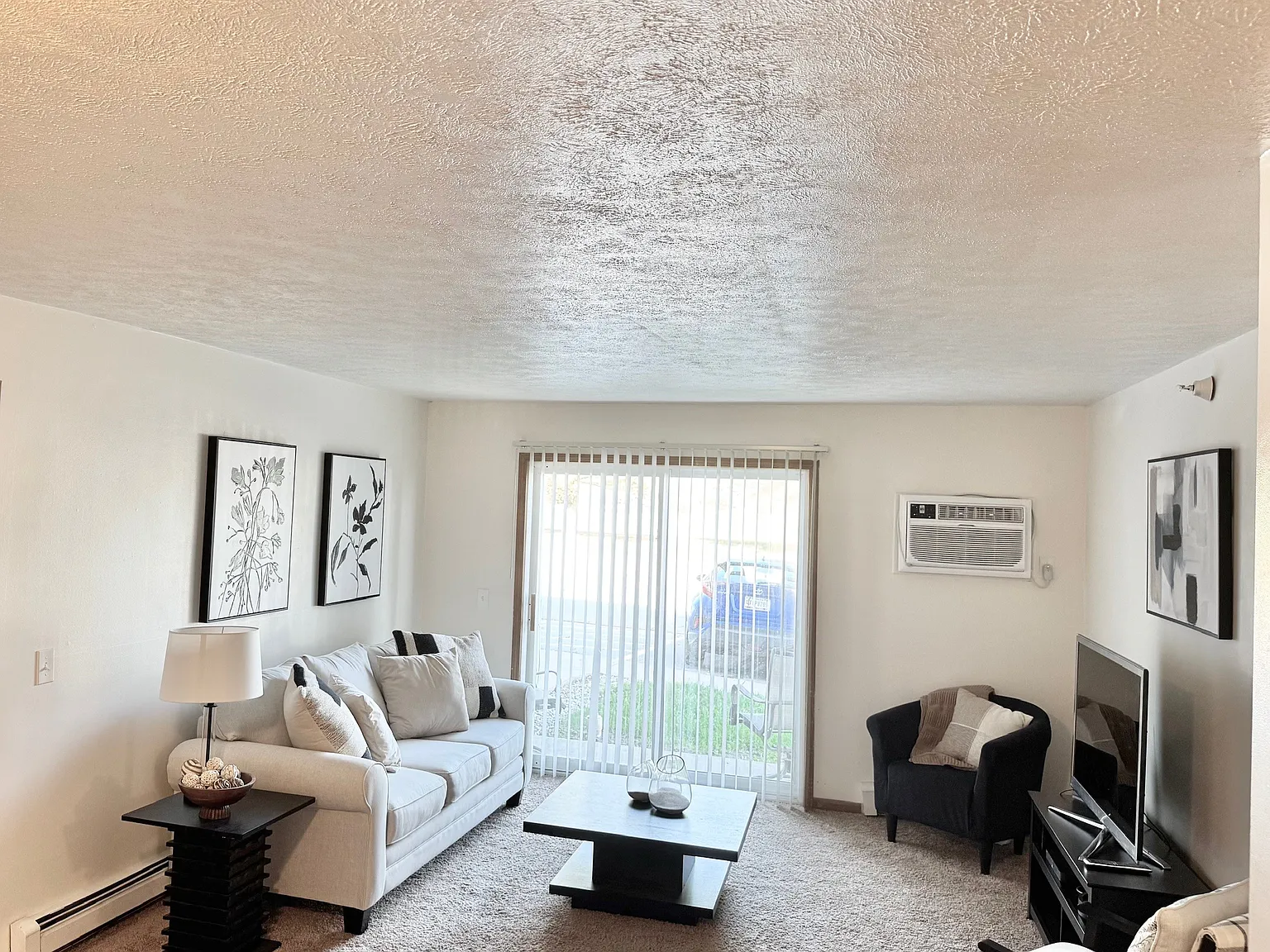 2 bed, 960 sqft, $1,070 — Photo 1