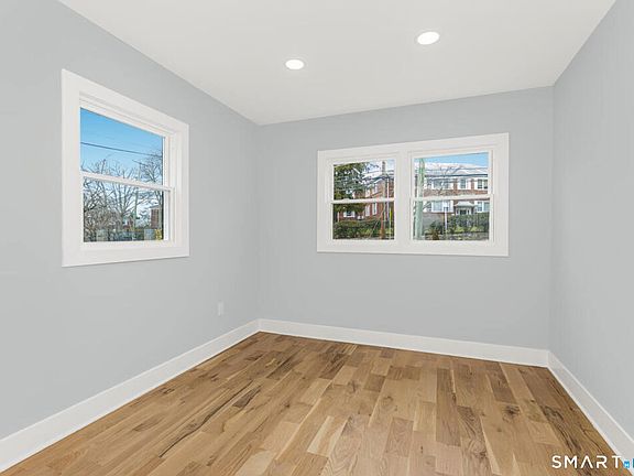 3rd image of 233 Glenbrook Road
