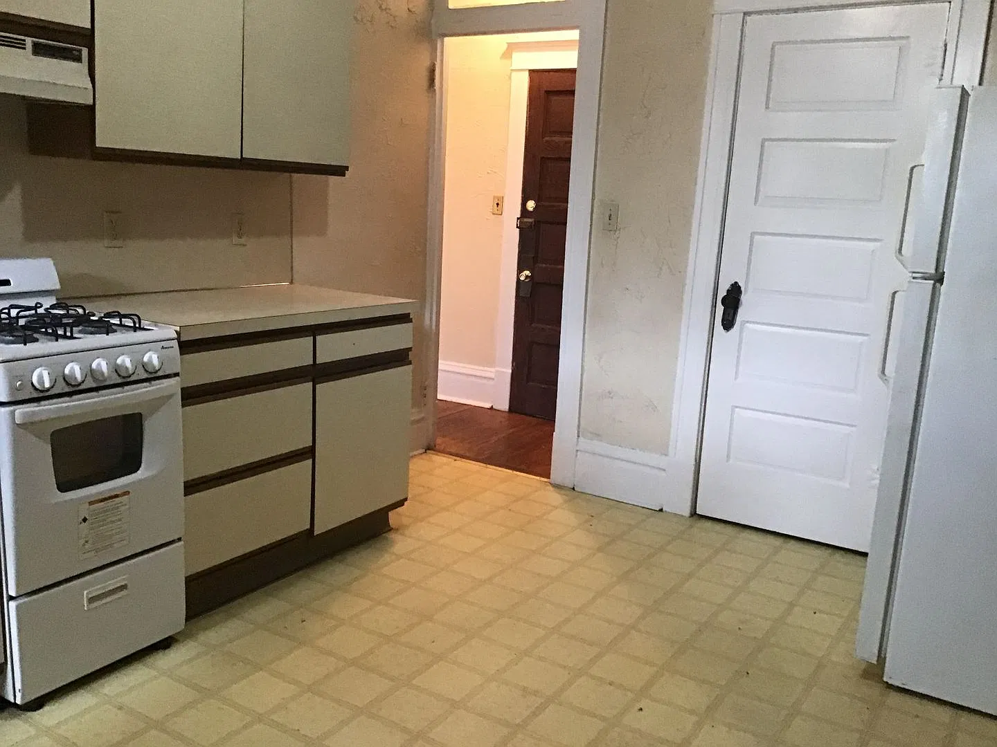 215 Woodbine Street — Photo 2