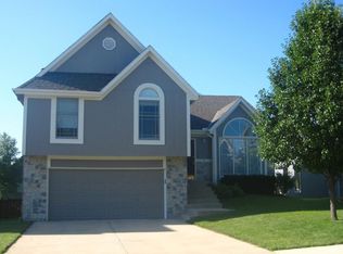 21519 W 52nd Ter, Shawnee, KS 66226