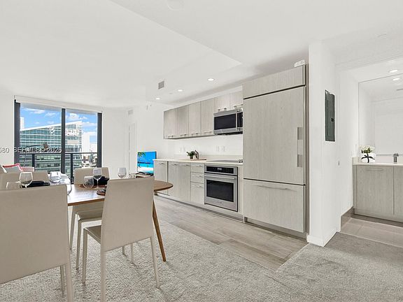 3rd image of 45 SW 9th St APT 1609