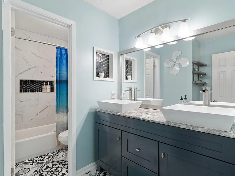 800 Bay Dr #10 — Photo 35
