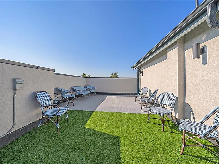 1338 Benton St — Photo 32