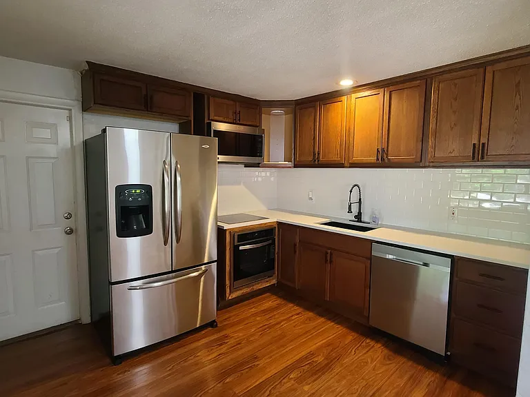 2222 Harvard Rd — Photo 8