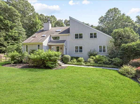 10 Woodland Court S, Bedford, NY 10506