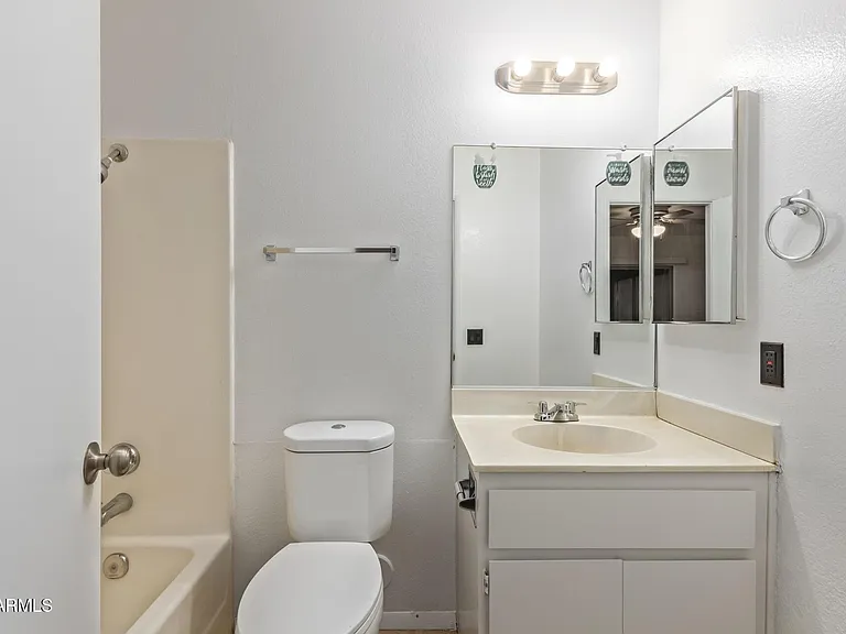 511 W Blackhawk Dr #4 — Photo 27