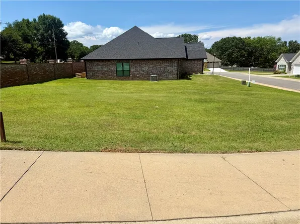 1901 Harbor Ln #16, Russellville, AR 72802