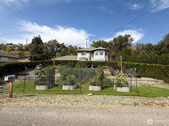 2nd image of 6 VALLEY VIEW PARK Drive
