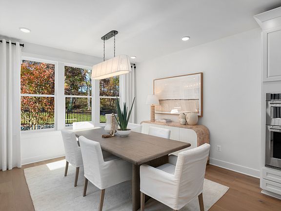 Enjoy Casual Meals with Family in the Cafe