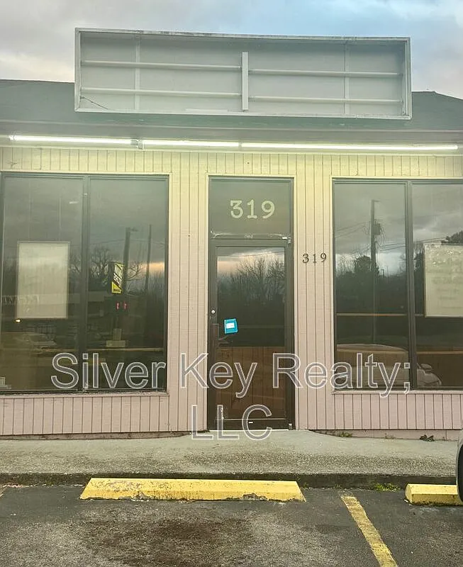 1 bed, 1.0 bath, $995 — Photo 1