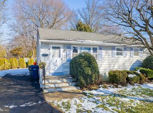 5 Rocky Brook Ct, Hightstown, NJ 08520