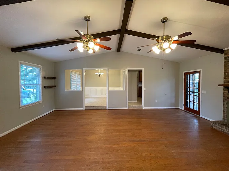 105 Kingston Dr — Photo 3