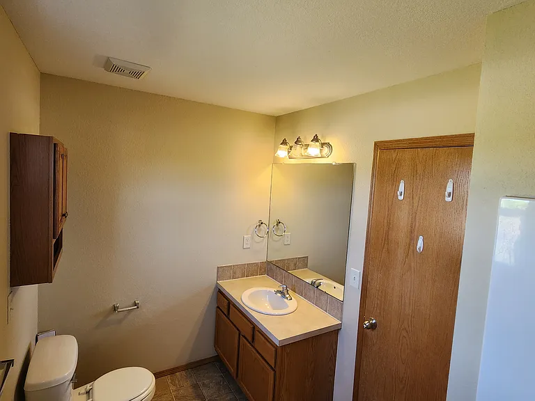 2600 E Old Spring Rd — Photo 7