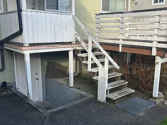 5th image of 4386 Oxford St