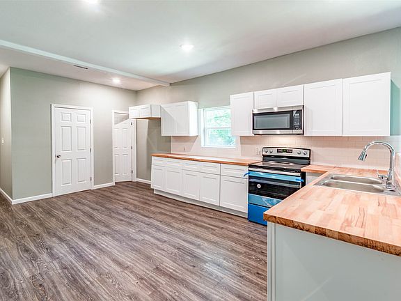 2nd image of 1457 W Austin St