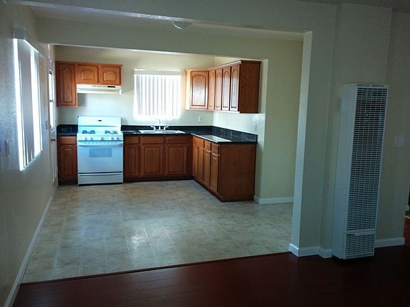 2nd image of 2253-2255 W Dunlop St