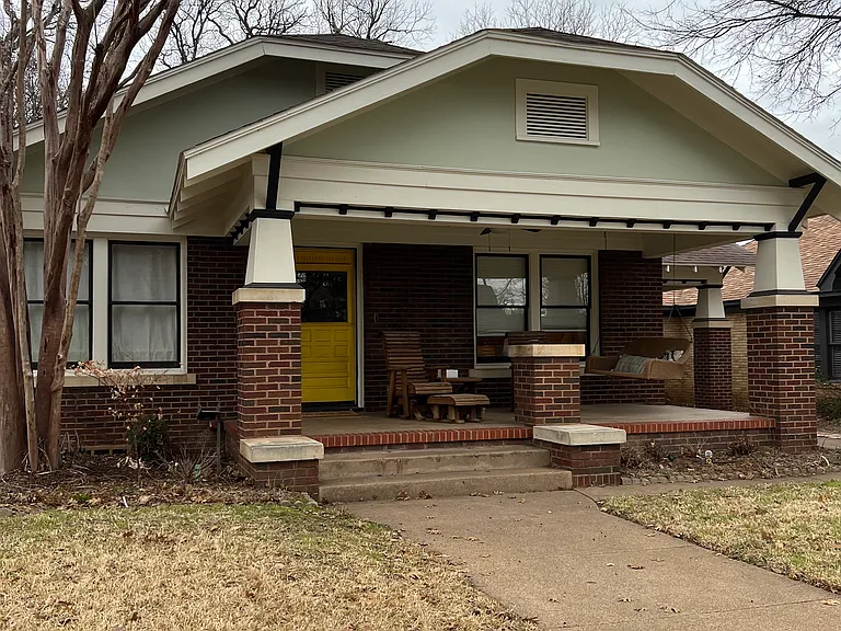 2208 Harrison Ave — Photo 2