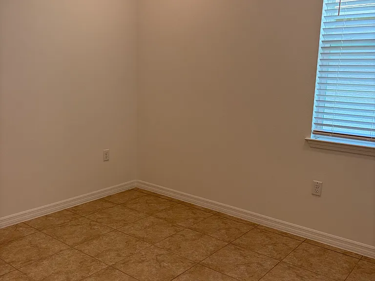 5754 SW 71st Ave — Photo 6