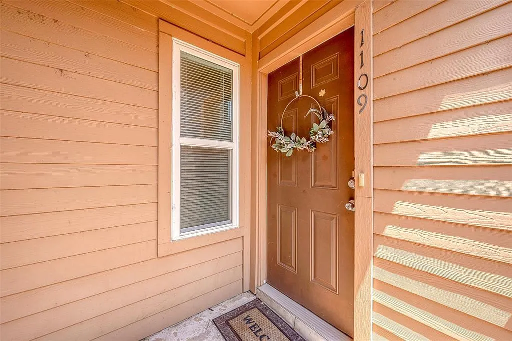 2 bed, 2.0 bath, 946 sqft, $1,400 — Photo 3
