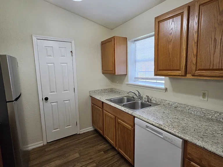403 S Ashley St — Photo 9