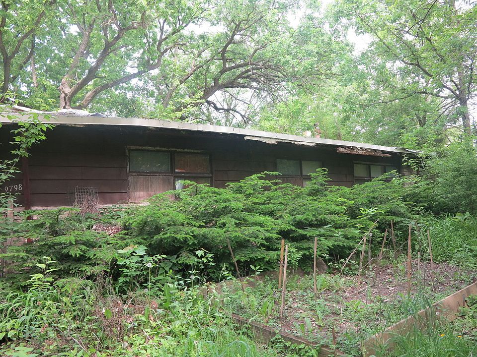 1st image of 9798 N Oak Ln