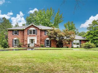 1 Forest Club Dr, Chesterfield, MO 63005