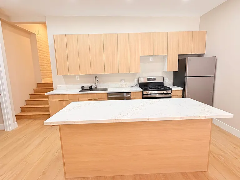 1565 Nautilus St #A — Photo 10