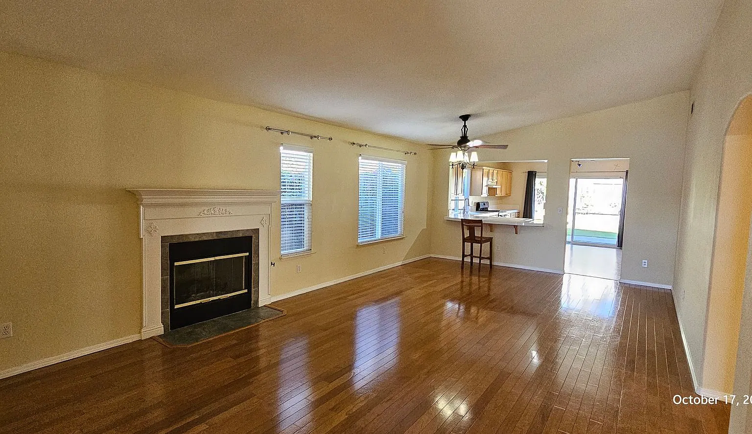 Beautiful Northeast Single Story Home Located In River Ranch — Photo 2