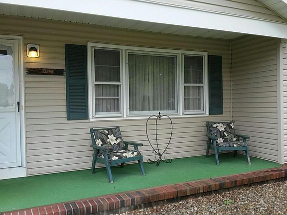 2nd image of 2 Edgewater Dr