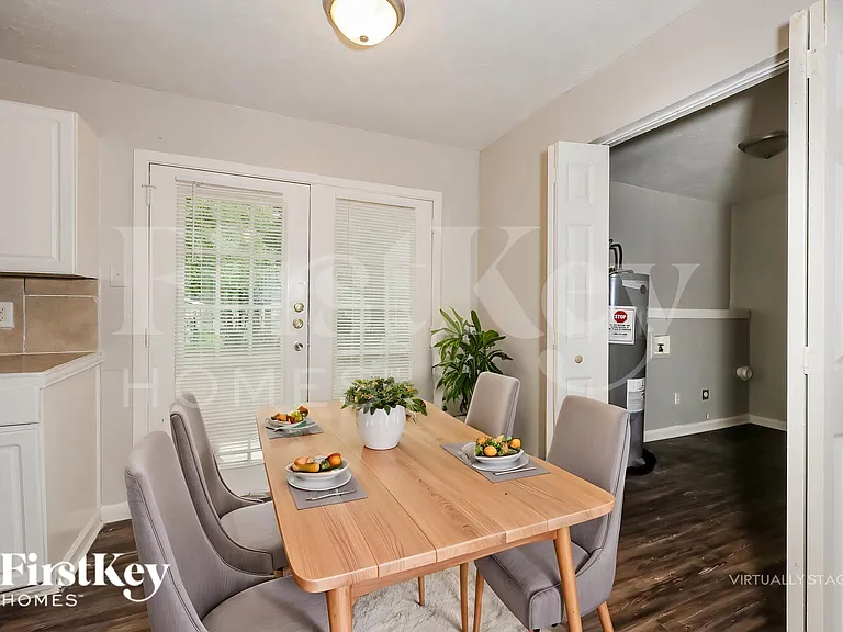 1504 Valley View St — Photo 6