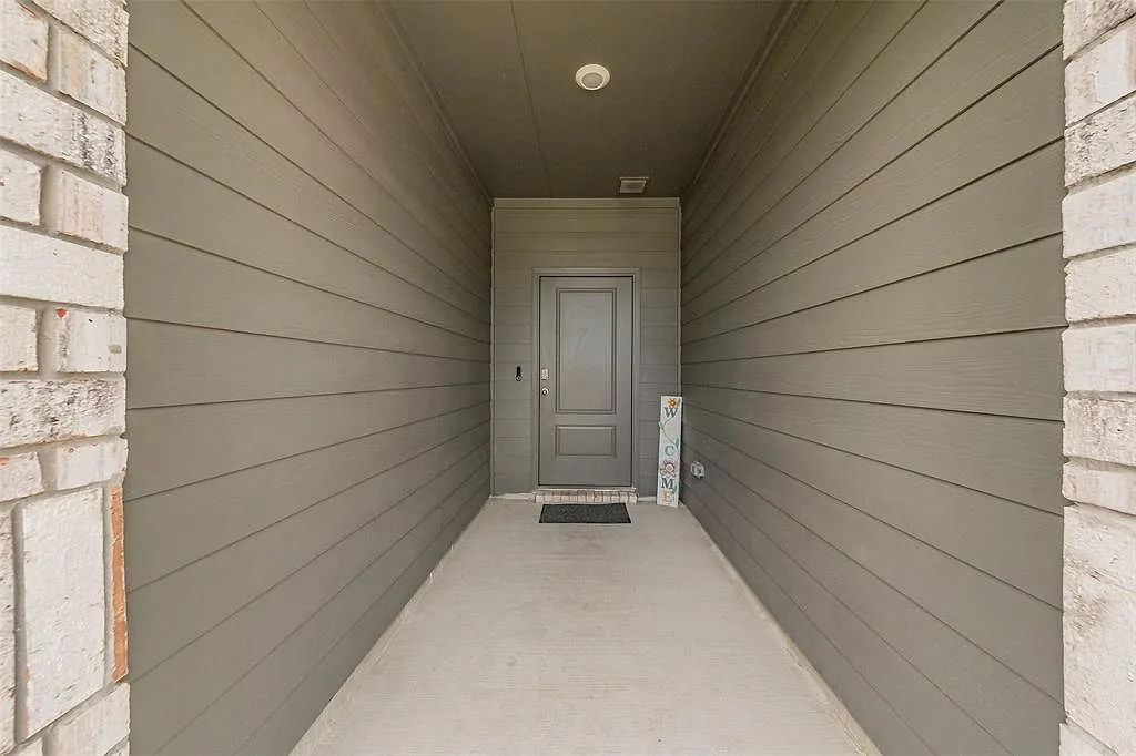 Building Photo - 104 Piping Rock Dr