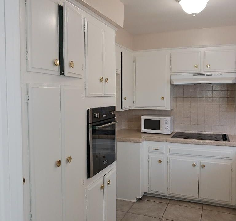 1st image of 152 E La Verne Ave #17