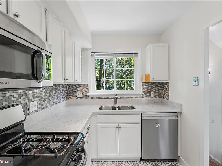 3226 Gunston Rd — Photo 11