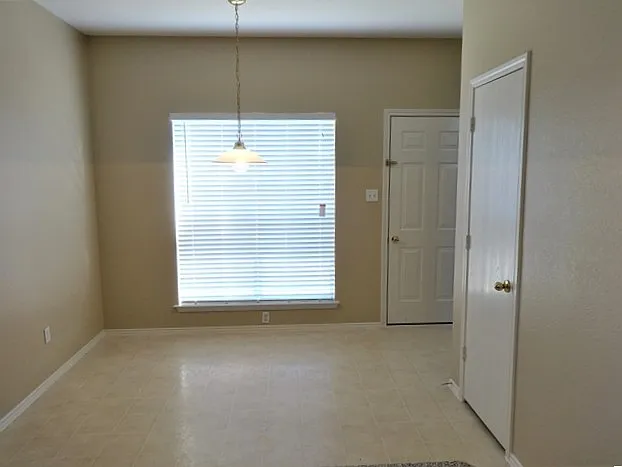 3006 Bradwood Ave — Photo 3